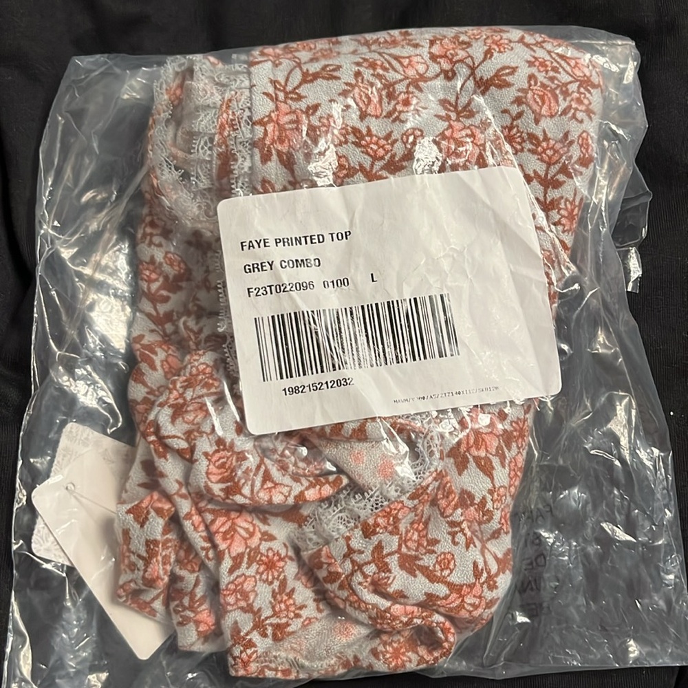 Free People Faye Floral Top-Gray Combo Size L - Picture 7 of 7